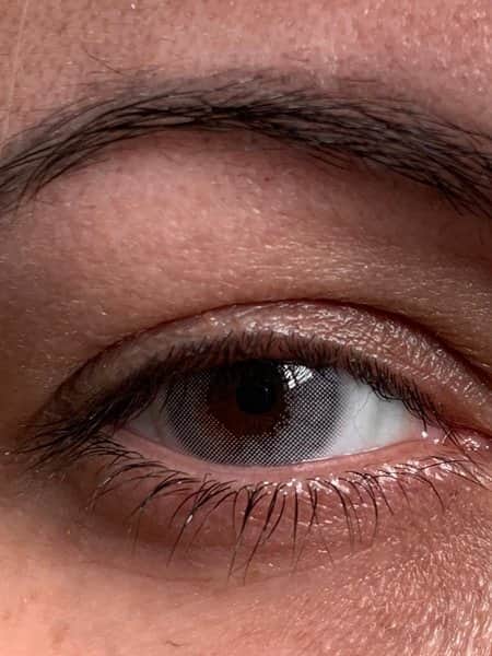 עדשות מגע צבעוניות שנתיות SMOKEY SNOWY