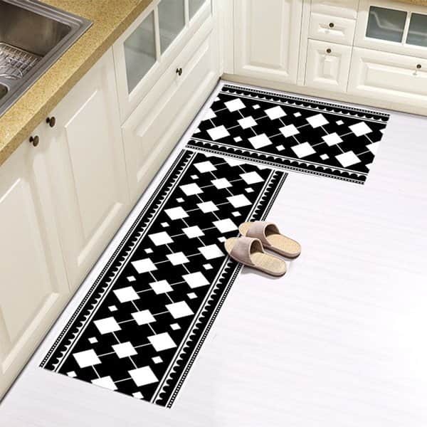 סט זוג שטיחי מטבח - מעויינים גדולים וקטנים לבן על שחור